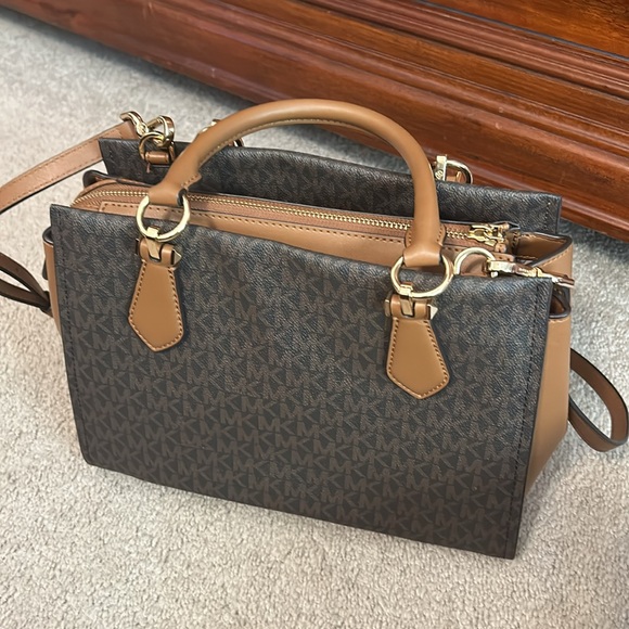 Michael Kors Marilyn Medium Logo Satchel - Picture 3 of 7